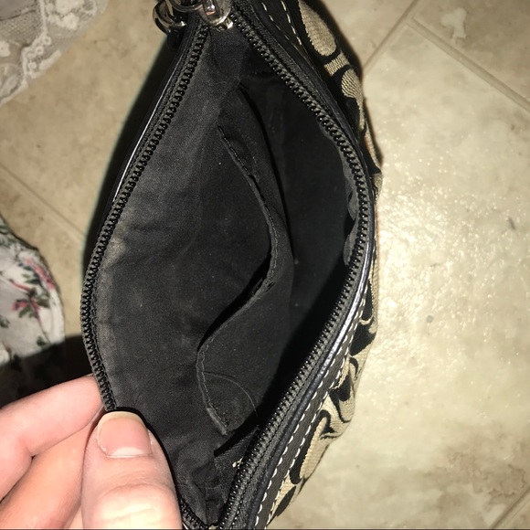 ‼️CLOSET DOWNSIZE‼️
Coach black and grey wristlet - Picture 4 of 4